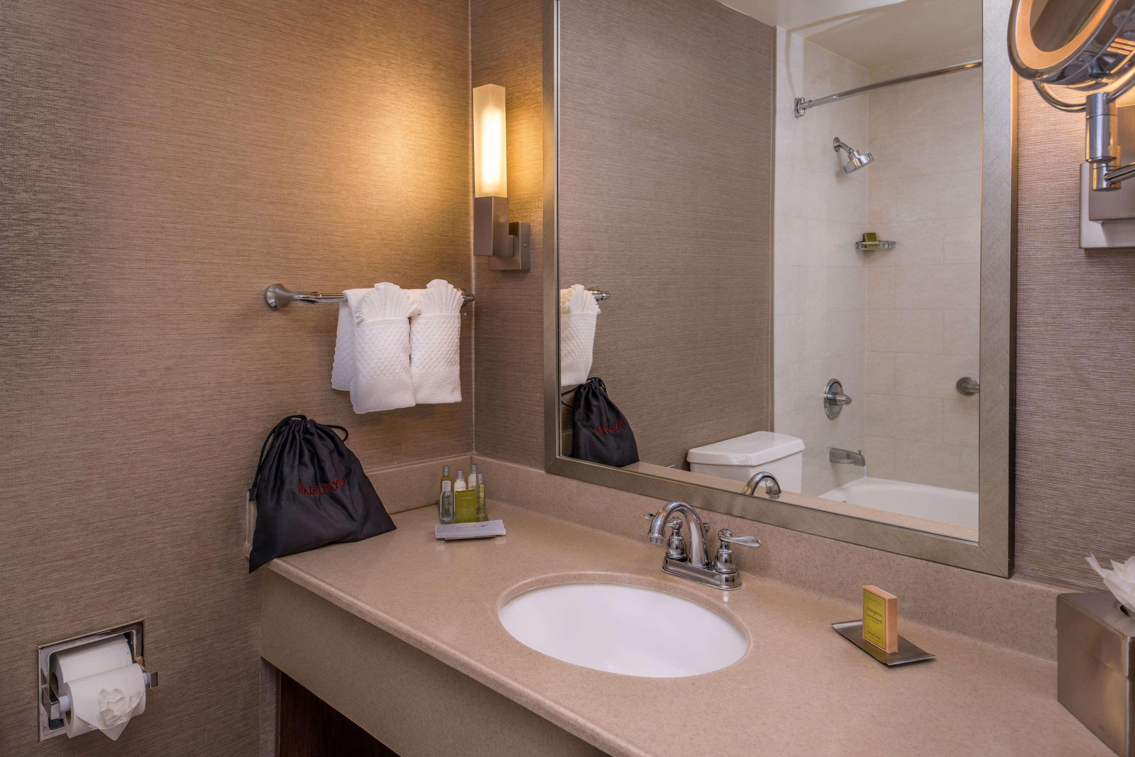 Doubletree By Hilton Whittier Hotell Rom bilde